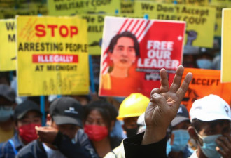 中国外长在反对派抗议声中访问缅甸
