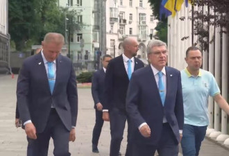 国际奥委会主席巴赫访问基辅 举行会谈