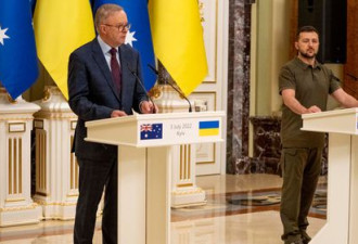 澳洲总理艾博年承诺对乌克兰军事援助！