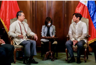 菲律宾新总统见王毅 像听话的小学生