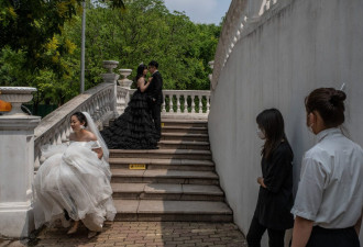 中国鼓励生育 未婚妈妈仍面临歧视难保障