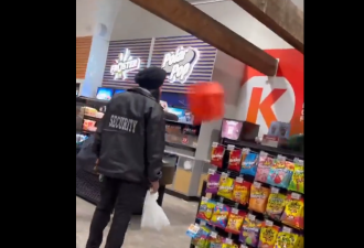 【视频】Circle K店员小哥逮到小偷 反遭挑衅施暴