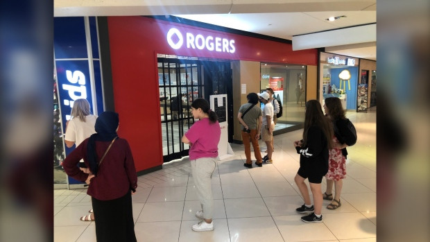 Customers outside the closed Rogers store in the Rideau Centre on Friday, July 8, 2022. (CTV News)