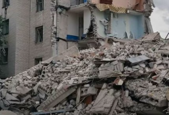 乌东一公寓楼遭俄导弹袭击至少15人遇难