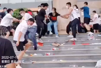 河南储户维权行动升级 抗议者遭殴打