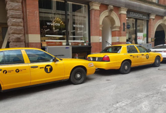 多伦多&quot;7月下雪&quot;！街头化身冬季的纽约：黄色出租车亮了！