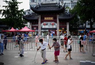 上海新冠感染病例激增，引再次封锁担忧