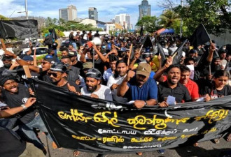 斯里兰卡总理宣布竞选下任总统 街头再度爆发抗议
