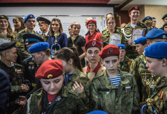普京改革俄罗斯公立教育 培养下一代爱国“小战士”
