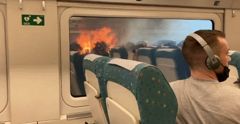 西班牙火车被森林大火阻停 乘客吓坏了