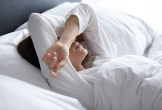 入睡前5个坏习惯催人老 第一个可能致癌