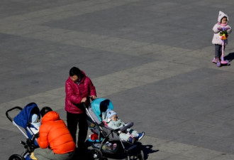 中国官员：人口在2025年前萎缩 现断崖