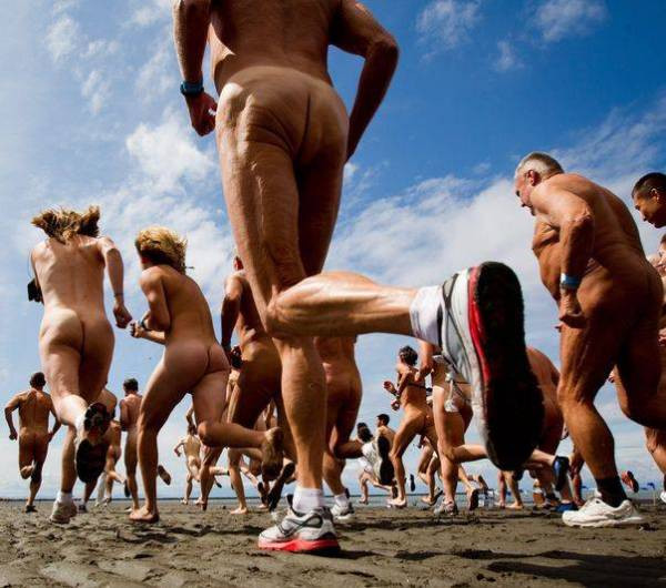 Wreck Beach celebrates 19th annual Bare Buns Run this Sunday | Georgia  Straight Vancouver's News & Entertainment Weekly