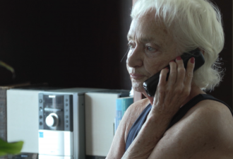 温哥华76岁老奶奶痛失毕生积蓄 “假警察”亲自上门要钱！