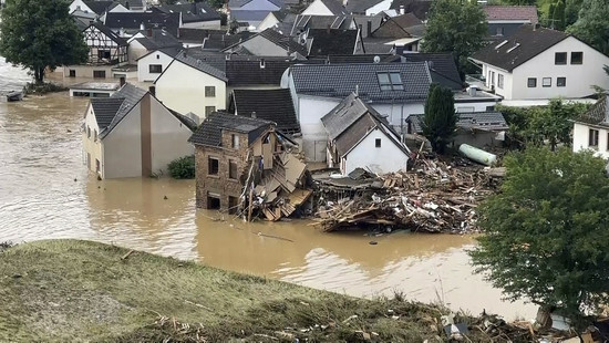 欧洲暴雨洪水已致20人死亡70人失踪_新浪新闻