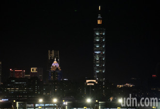 台北101点灯欢迎佩洛西“共维世界秩序”