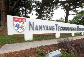 20岁中国留学生厕所偷拍同学！电脑存722部视频！