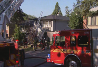北约克民宅起火70消防员救援