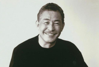 日本传奇设计师三宅一生病逝 乔布斯衬衫出自他手