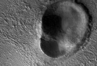 NASA：火星上居然惊见人耳陨石坑
