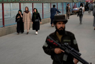 塔利班高级教士死于伊斯兰国自杀炸弹袭击
