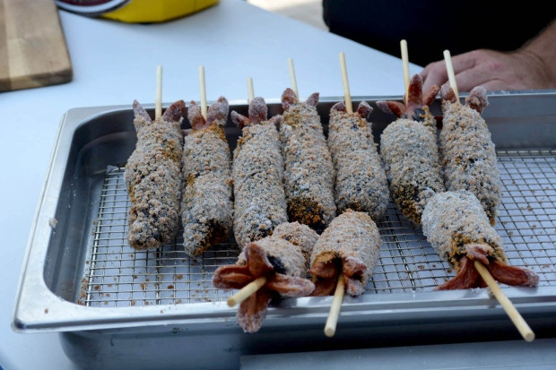 Resized/JPEG/Squid ink Korean corn dog.jpg