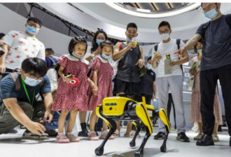 俄军会展“机器狗”穿帮 是不实用的中国货