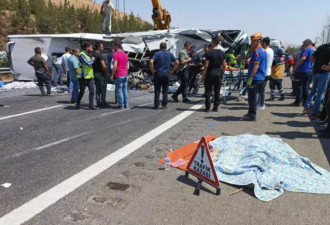 土耳其一天2起离奇车祸 已致32死50人受伤