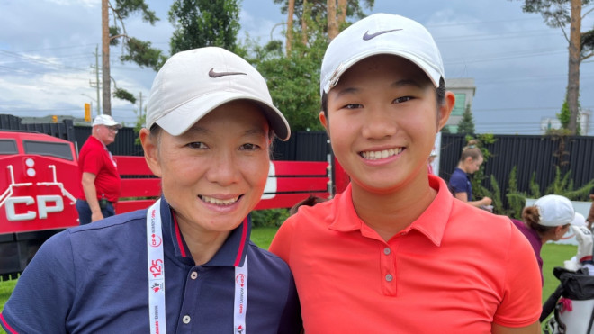 Lucy Lin, right, and her mother, Amanda, pose for a photo in Ottawa on Tuesday, Aug. 23, 2022. (Judy Trinh / CTV National News)