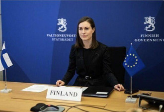 芬兰总理又有麻烦 闺蜜在她的桌旁拍不雅照