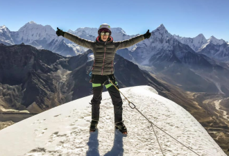 安省62岁女子成功登上世界第二山峰！打破世界纪录！