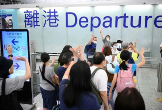 香港再掀“移民潮” 如何应对新加坡争夺？