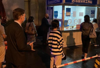 夸中国高铁 排队做核酸 美国大使赴上海引热议