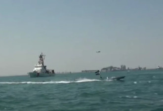 伊朗再次捕获美军无人艇 捞上军舰检查后推下水