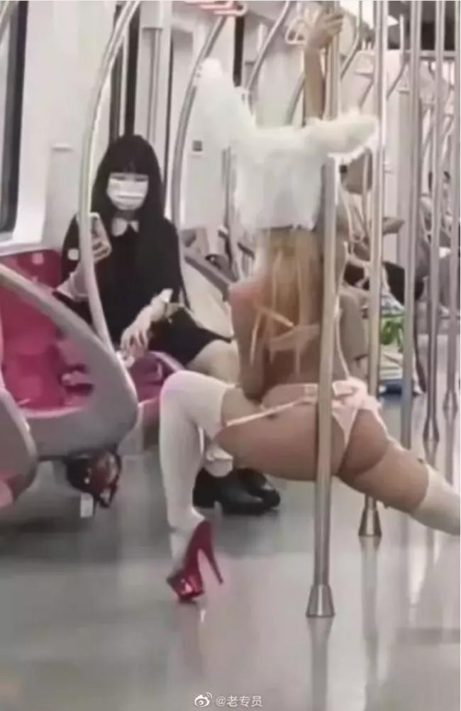 上海地铁惊现性感内衣女劈叉摆拍3人被行拘- 万维读者网