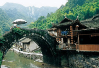 中国唯一“漂”在水上的古镇 未修桥通车
