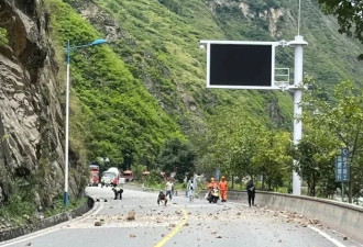 四川泸定县地震已致21人遇难 30人受伤