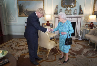 96岁英国女王 在位70年已历经15位首相