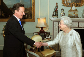96岁英国女王 在位70年已历经15位首相