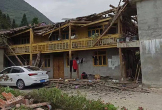 泸定地震已造成66人遇难 木结构房屋都垮了