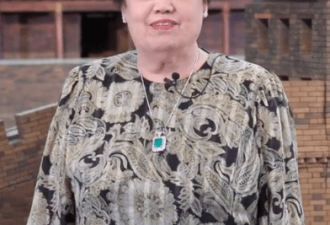 陈丽华戴鸽子蛋现身 膀大腰圆满脸富态
