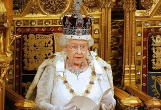 英国女王在位70年，其实她并不想戴王冠