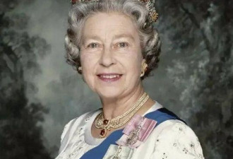 英女王去世 民众聚集白金汉宫外表达哀思