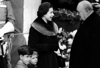 女王在位70年,曾参加过两位首相的葬礼