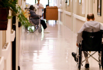 安省宣布新规：留院老人拒转护理院，每日需支付400元