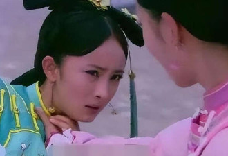 两华裔女生为一顿龙虾打架 掐脖子甩耳光