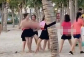 女游客海滩脱内衣裸奔嬉戏，现场嗨了，结果…