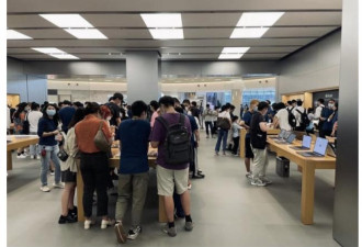 iPhone 14发售日：北上深苹果店最多排了200人