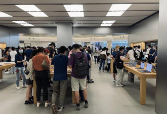 iPhone 14发售日:北上深苹果店排队热度不减