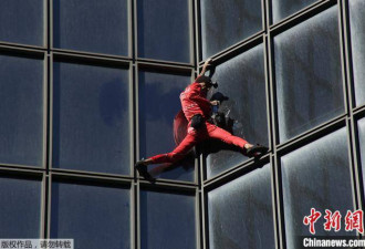蜘蛛人爬上巴黎摩天大楼庆祝60岁生日